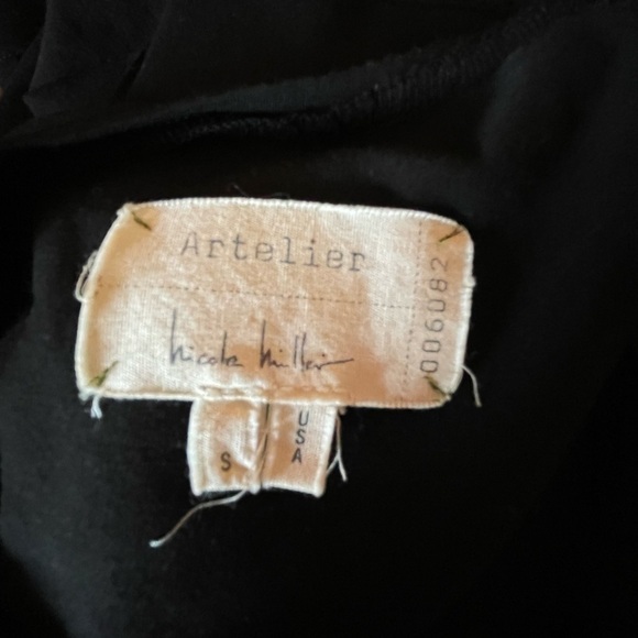 Nicole Miller Artelier black gown with pleating detail - Picture 5 of 7